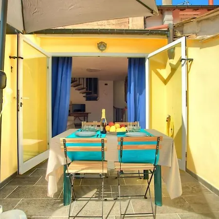 Apartment Tipica Casa In Borgo Antico Costa d'Oneglia